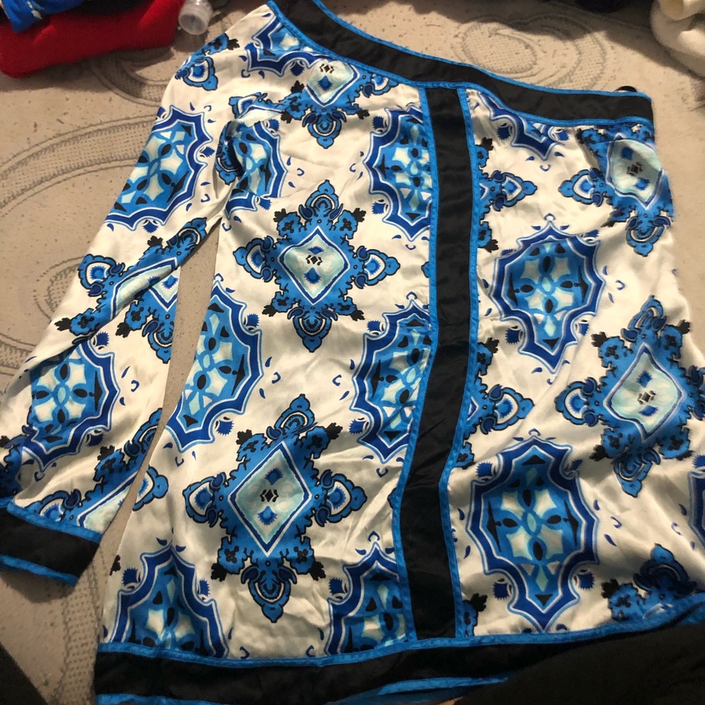 Blue, white and black top